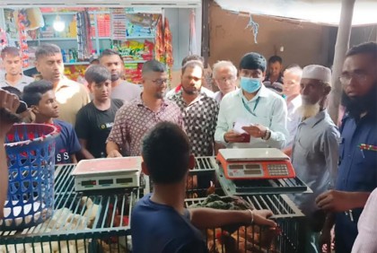 মুরগির দোকানে ওজনে কারচুপি, ২০ হাজার টাকা জরিমানা