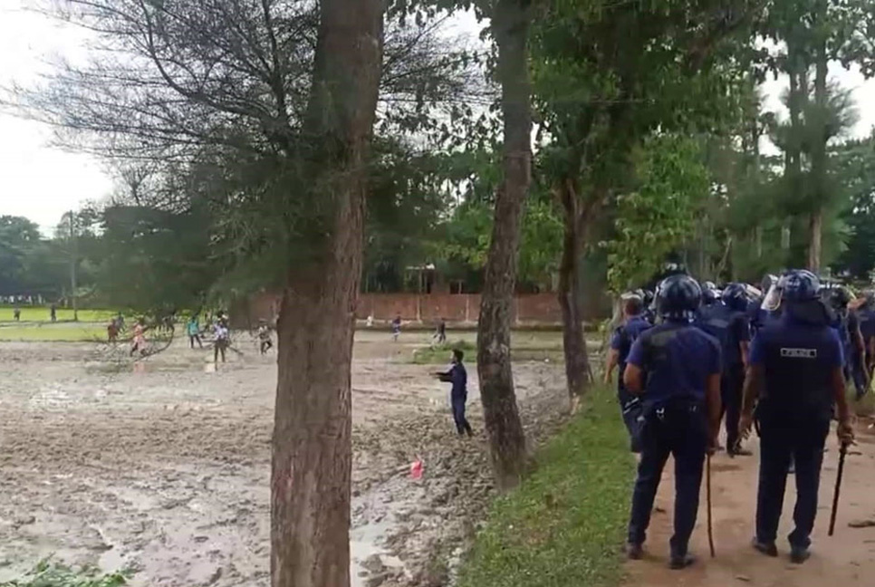 চট্টগ্রামে বিএনপি-পুলিশ সংঘর্ষ :  তিন মামলায় আসামি ৪০০ 

