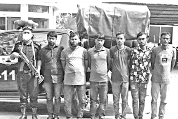 ড্যান্স পার্টির আড়ালে ডাকাতি অস্ত্রসহ ছয় ডাকাত গ্রেফতার