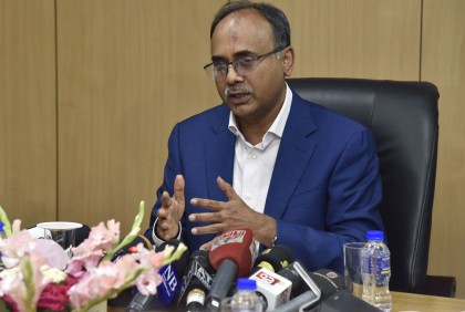 ডলার সংকটের অবসান শিগগিরই : গভর্নর
