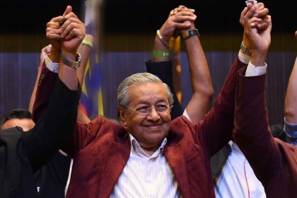 আবারো নির্বাচনে লড়ার ঘোষণা দিলেন মাহাথির মোহাম্মদ