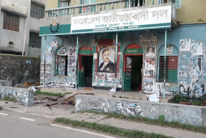 যশোরে বিএনপির কার্যালয় ও গাড়ি ভাঙচুর