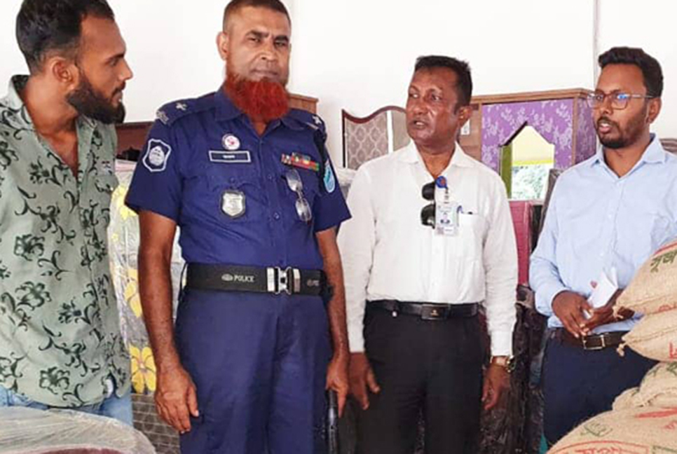 ফরিদপুরে সার ও চালের দোকানে অভিযান