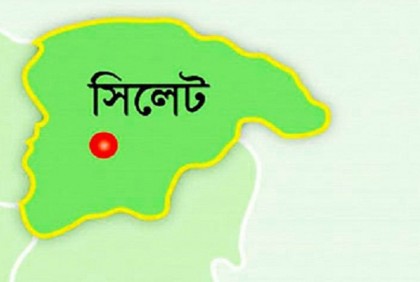ট্রাফিক পুলিশের উপর ক্ষুব্ধ হয়ে পরিবহন শ্রমিকদের সড়ক অবরোধ