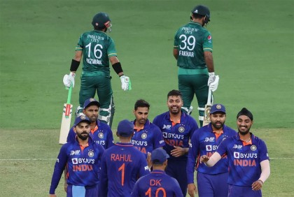 ভারতের বোলিং তোপে দিশেহারা পাকিস্তান