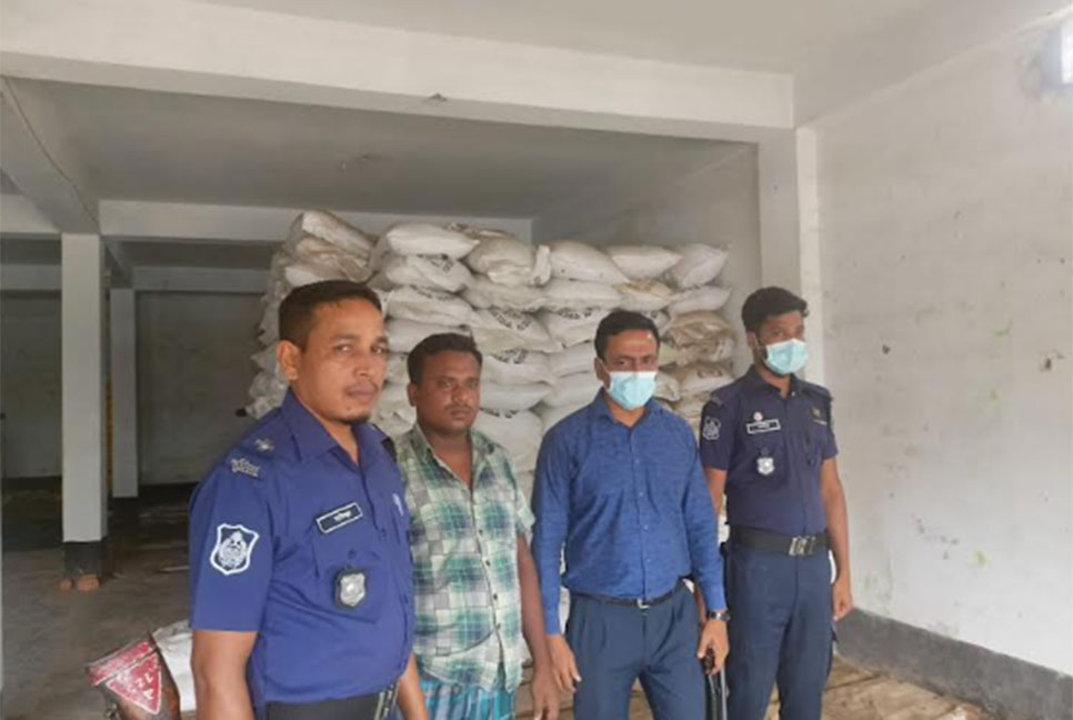 বগুড়ায় দুই সার ব্যবসায়ীকে ১২ হাজার টাকা জরিমানা
