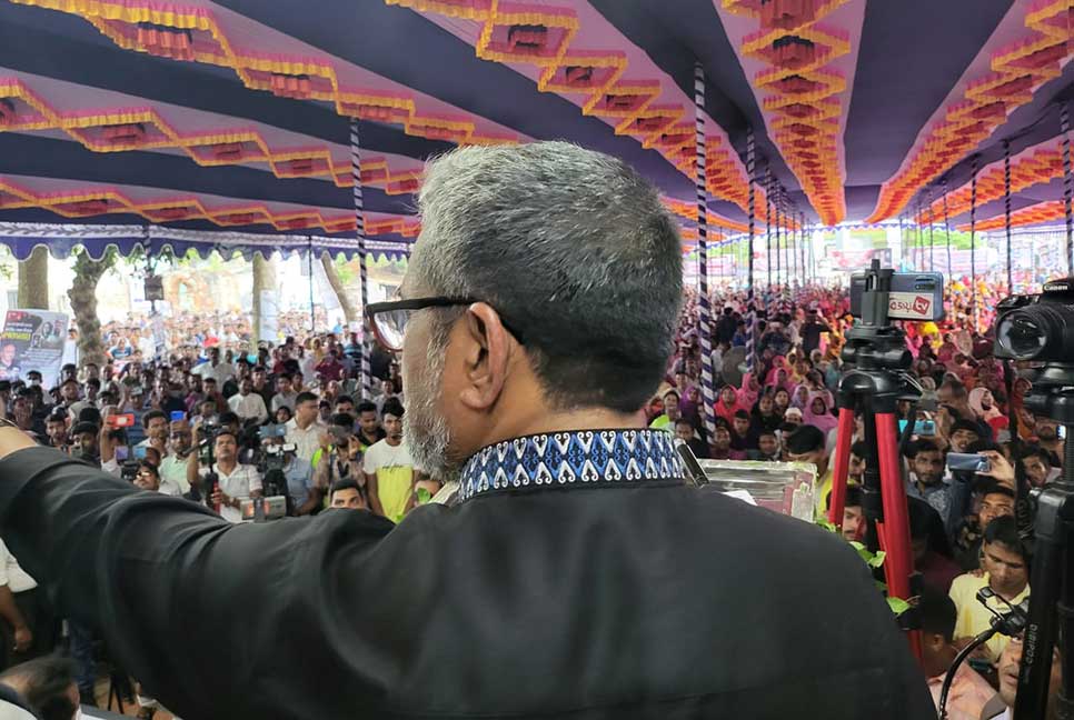 তারেককে কেন আমেরিকা ভিসা দেয় না, জানতে চান এসএম কামাল 

