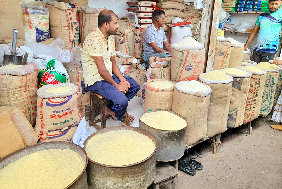 বগুড়ায় কমতে শুরু করেছে চালের দাম