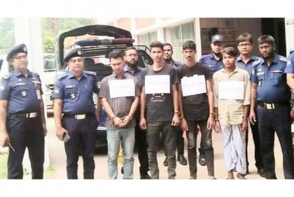 ডিবি পরিচয়ধারী ৪ ডাকাত আটক 
