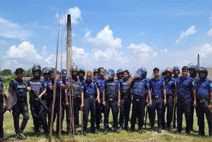 ফতুল্লায় সংঘর্ষ, পুলিশকে লক্ষ্য করে ককটেল নিক্ষেপ