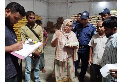 দিনাজপুরে দুই চাল ব্যবসায়ীকে জরিমানা