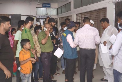 মাদারীপুরে সদর হাসপাতালে দুদকের অভিযান