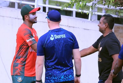 কন্ডিশন দেখতে শারজায় শ্রীরাম-সুজন