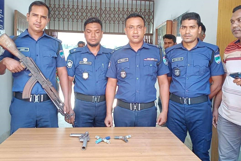কুষ্টিয়ায় গোয়ালঘর থেকে ৭ রাউন্ড গুলিসহ আগ্নেয়াস্ত্র জব্দ 