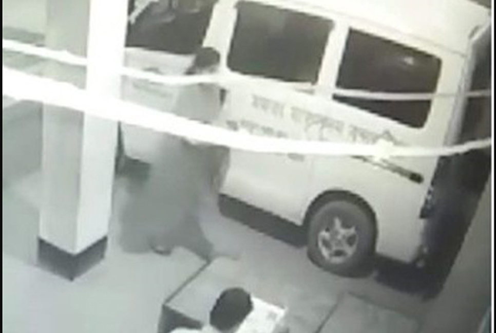 চুরি হওয়া নবজাতক উদ্ধার, গ্রেফতার ৫