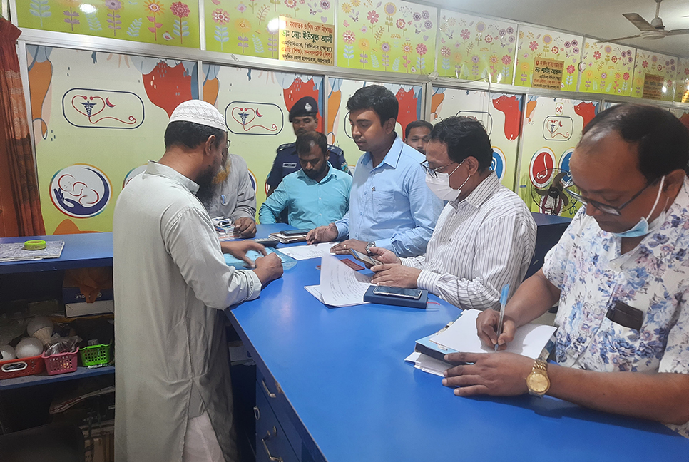 জয়পুরহাটে ক্লিনিক-ডায়াগনস্টিক সেন্টারে অভিযান, জরিমানা