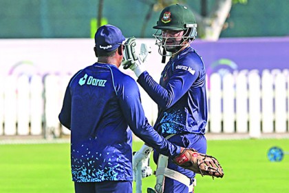 প্রথম ম্যাচেই অগ্নিপরীক্ষা