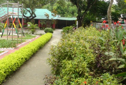 ফুলে ফুলে ভরা জলঢাকা সাউথ সরকারি প্রাথমিক বিদ্যালয় 