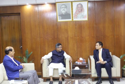 সারের কারসাজি রোধে ৩৮৩ ডিলার-ব্যবসায়ীকে জরিমানা : কৃষিমন্ত্রী