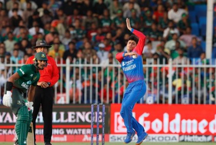 মুজিব ঘূর্ণিতে ৬ রানেই ফিরলেন নাঈম-বিজয়, চাপে বাংলাদেশ