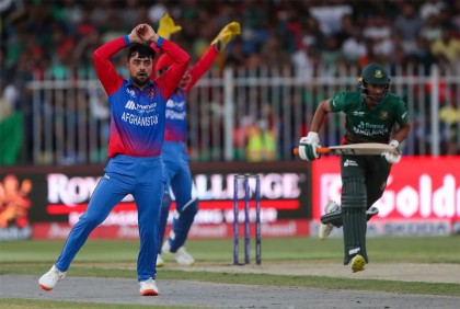 আফগান ঘূর্ণিতে শতরানের আগেই নেই ৬ উইকেট