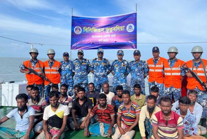 ৪ দিন ধরে সাগরে ভাসতে থাকা ১৯ জেলে উদ্ধার