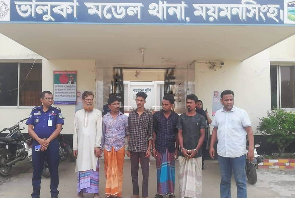 অটোরিকশা ভাড়ার কথা বলে ছিনতাই করতেন তারা 
