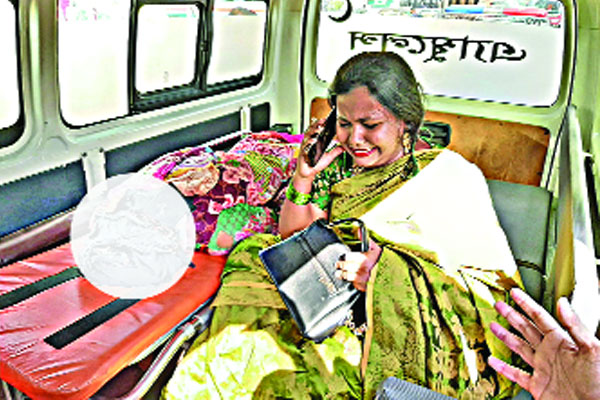 বাসের ধাক্কা, ছিটকে পড়ে নিহত তিতুমীর কলেজছাত্রী