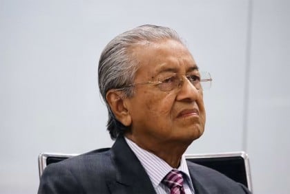 করোনা আক্রান্ত হয়ে হাসপাতালে মাহাথির মোহাম্মদ