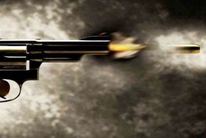 ছেলের ছোড়া গুলিতে বাবা গুলিবিদ্ধ