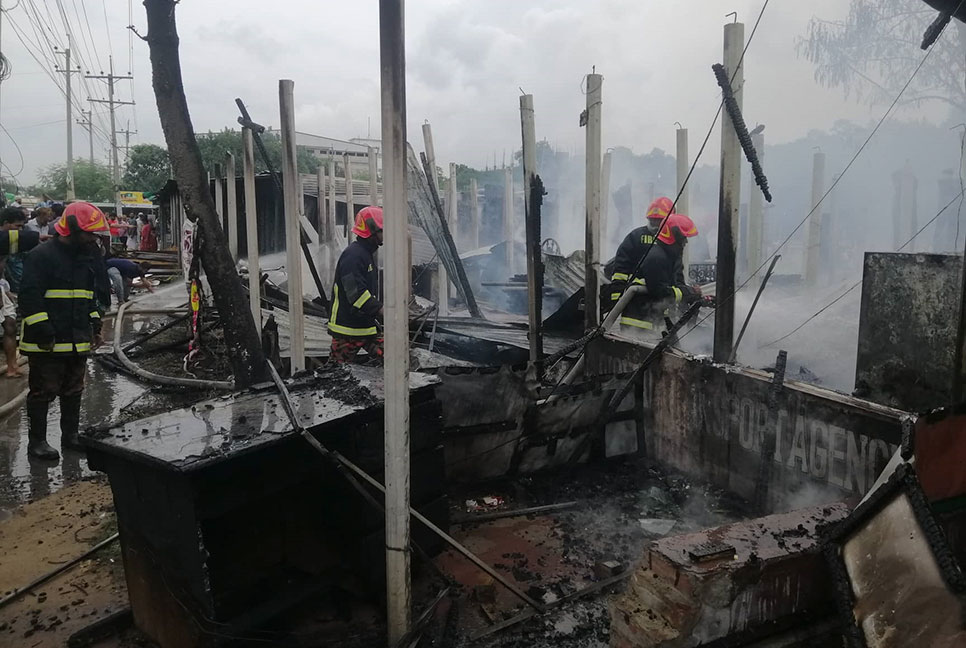 শ্রীপুরে আগুনে ৮টি দোকান পুড়ে ছাই