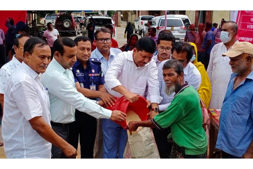চুয়াডাঙ্গায় ওএমএস ও টিসিবির মাধ্যমে চাল বিক্রয়ের উদ্বোধন