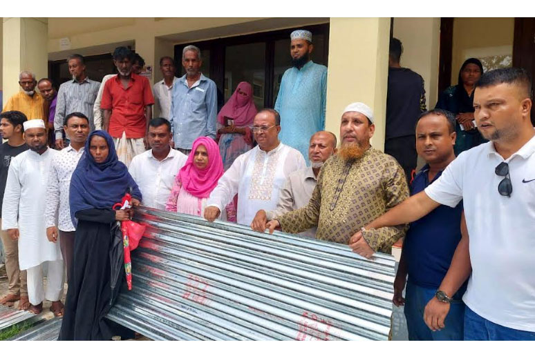 বিশ্বনাথে বন্যায় 
ক্ষতিগ্রস্ত ৭৮ পরিবারে
 ঢেউটিন বিতরণ