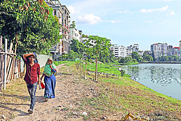 বনানী লেকের পাশে ওয়াকওয়ে