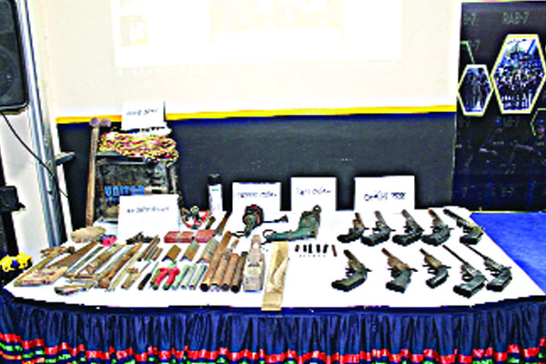 চট্টগ্রামে অস্ত্রের কারখানা, প্রতিটি ৩০ হাজার