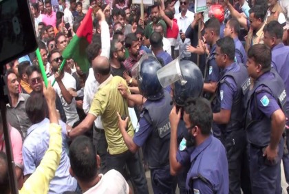 মানিকগঞ্জে পুলিশি বাধায় পণ্ড বিএনপির প্রতিষ্ঠাবার্ষিকী পালন
