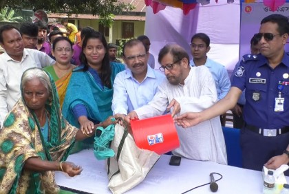 নীলফামারীতে ওএমএসের চাল বিক্রি শুরু