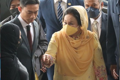 নাজিব রাজাকের স্ত্রীর ৩০ বছরের কারাদণ্ড, মোটা অঙ্কের জরিমানা