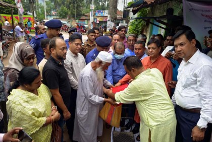 দিনাজপুরে চাল
ও আটা খোলা বাজারে বিক্রি শুরু