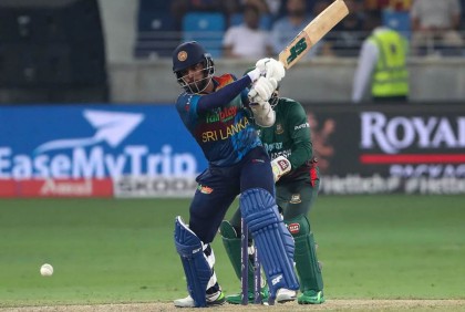 মেন্ডিসকে ফেরালেন মুস্তাফিজ