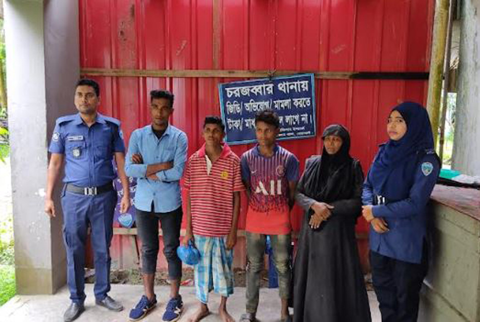 সুবর্ণচরে ৪ রোহিঙ্গা আটক