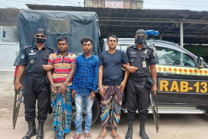 র‌্যাবের পৃথক অভিযানে ৫ মাদক ব্যবসায়ী গ্রেফতার