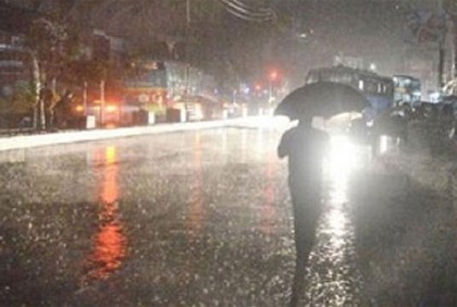 রাজধানীতে এক পশলা স্বস্তির বৃষ্টি