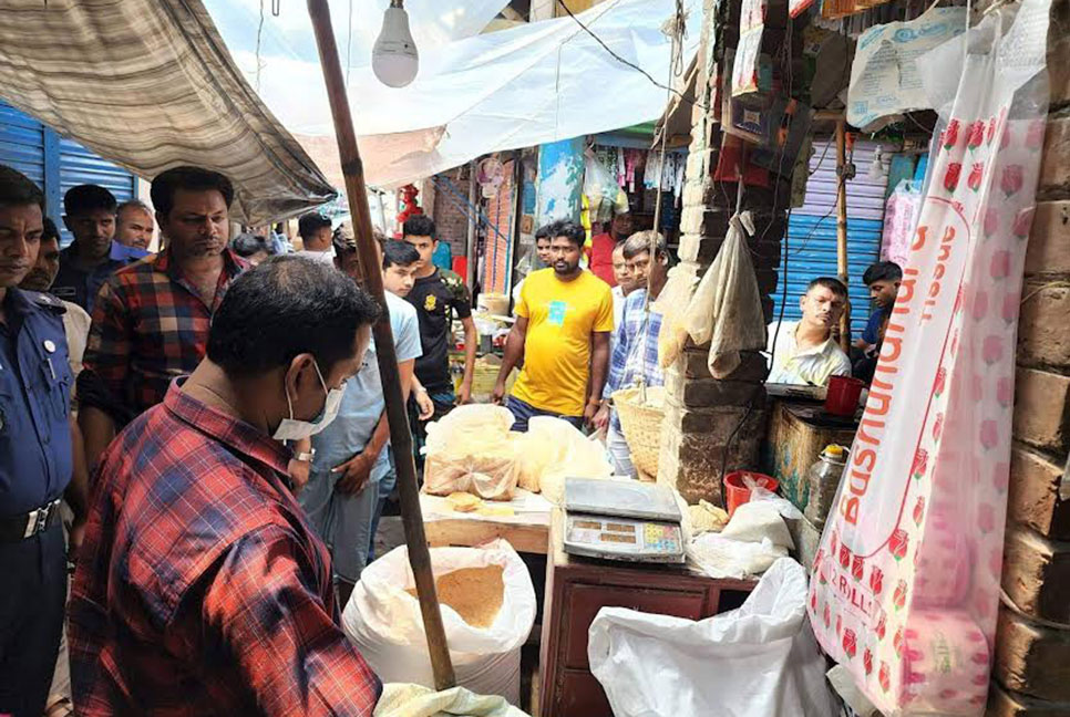 সিংড়ায় দুই ব্যবসায়ীকে ৭ হাজার টাকা জরিমানা