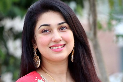 প্রপোজ করতে গিয়ে লাল শাড়ি পরেছিলাম