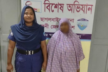 ফেনীতে গাঁজা ও মদসহ নারী মাদক ব্যবসায়ী আটক