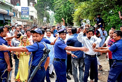 টাঙ্গাইলে পুলিশি বাধায় বিএনপির বিক্ষোভ সমাবেশ পণ্ড