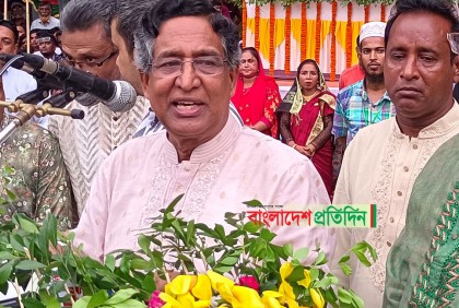 ‘পুলিশ শান্তিপ্রিয় মানুষকে গুলি করে না, আত্মরক্ষার জন্য গুলি করে’ 