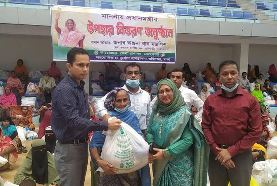 নেত্রকোনায় প্রধানমন্ত্রীর উপহার পেল ৪০০ পরিবার