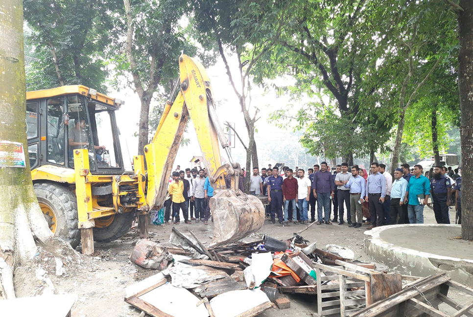 জয়নুল আবেদিন পার্কে উচ্ছেদ অভিযান  